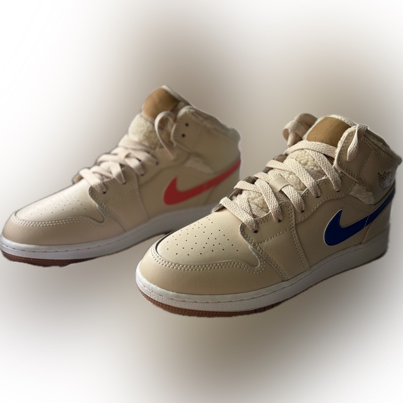 NIKE Jordan 1 Mid Utility
Fleece Pearl White (GS) - Picture 1 of 12